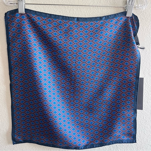 Alexander Mc Queen keyhole skull silk twill scarf 17x17 - Picture 6 of 10